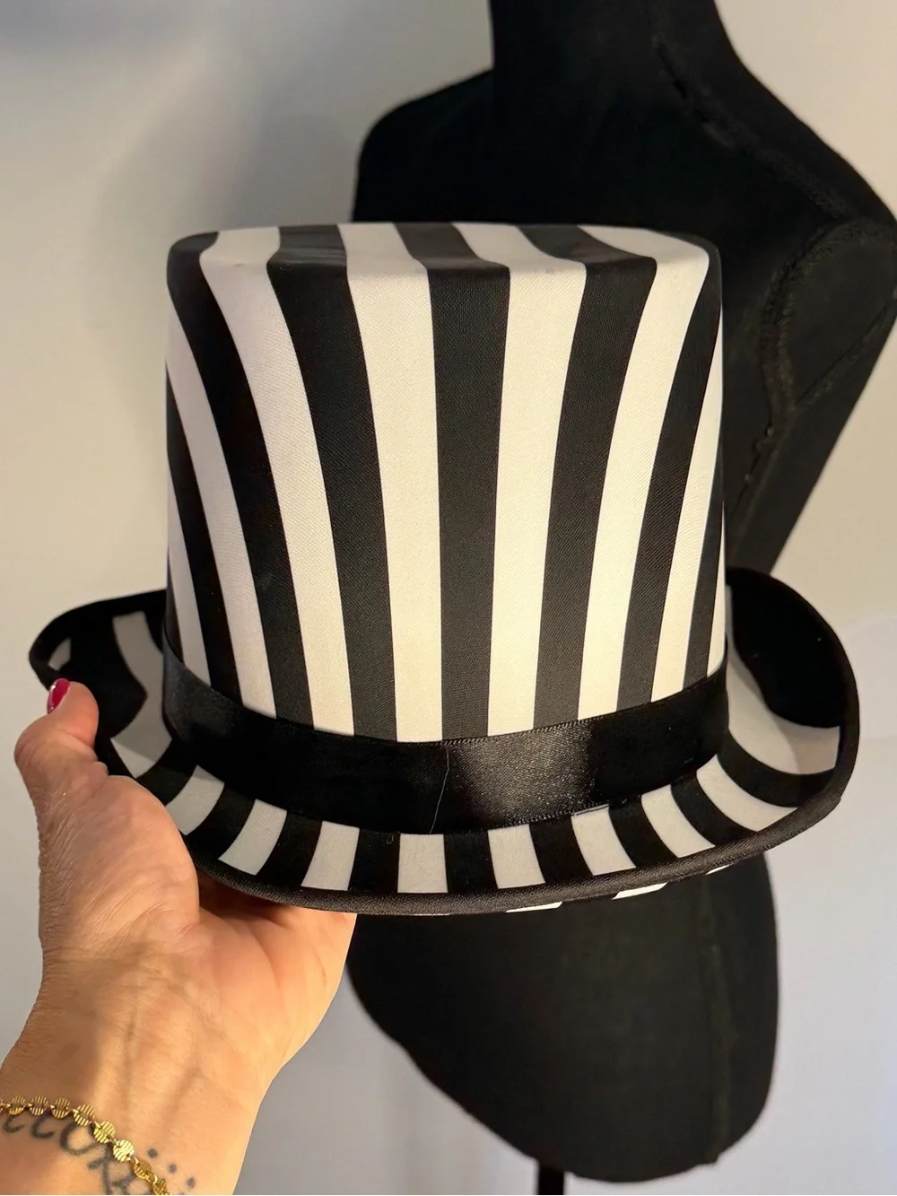 Circus Ring Leader Mad Hatter Halloween Clown Black & White Costume Top Hat